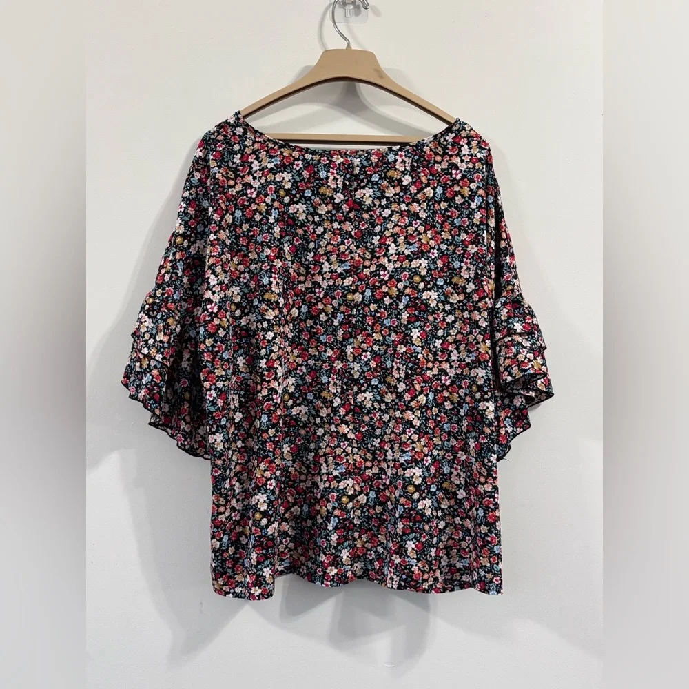 💜Floral Ruffle Sleeve Blouse in Black/Multi - Picture 3 of 10